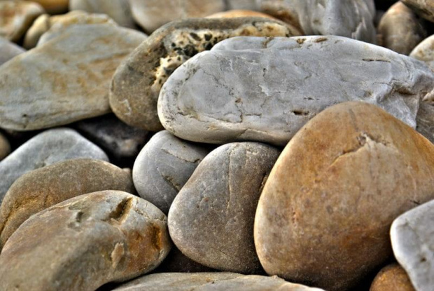 kamienie na plaży w pobliży Pointe de Penhir