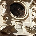 Trapani - barokowy budynek w którego fasadę wkomponowano kariatydy i putta. #Sycylia #Trapani