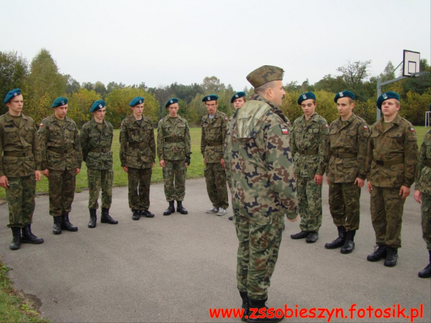 Pierwsze tegoroczne zgrupowanie klas wojskowych funkcjonujących w Zespole Szkół im. Kajetana hr. Kickiego w Sobieszynie. Patronat honorowy nad klasami sprawuje Wyższa Szkoła Oficerska Sił Powietrznych w Dęblinie #Sobieszyn #Brzozowa