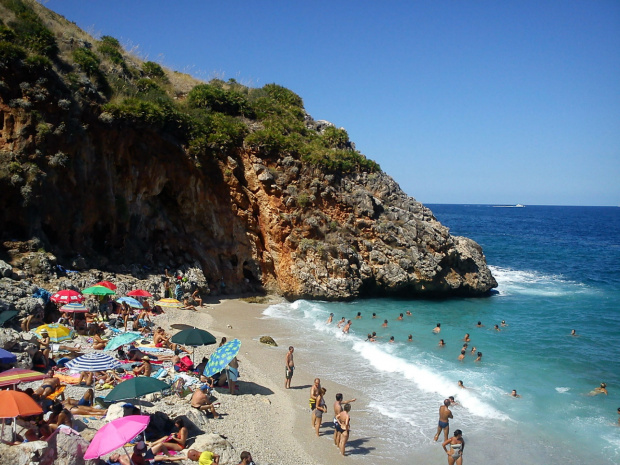 Plaża Cala Capreria - fale coraz większe #Sycylia #RiservaDelloZingaro