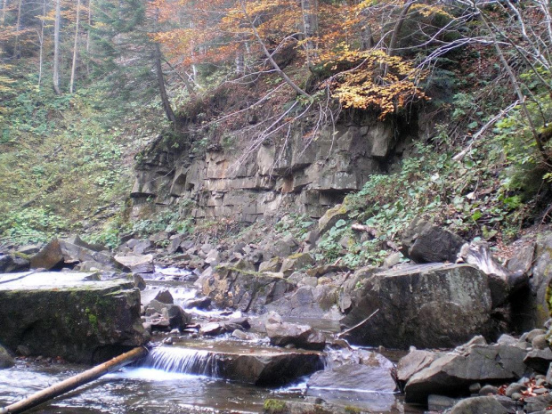 Dolina Kamienicy - przykład rzeźbotwórczego działania potoku #góry #beskidy #gorce #podskały #GorcTroszacki #adamówka