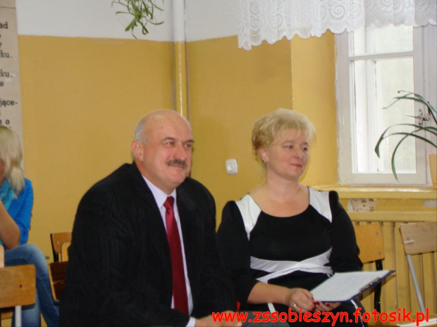 Klika zdjęć z apelu z okazji Dnia Edukacji Narodowej. Fot. Aleskandra Nowak, Adam Gągała i Wojciech Niedziółka #Sobieszyn #Brzozowa
