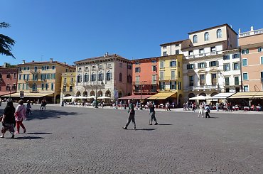 Piazza Brá - to największy i centralny plac w mieście. #Adyga #Arena #balkon #Bazylika #Julii #miasto #Most #Romea #rzeka #Szekspir #Veneto #Verona #Werona #Włochy