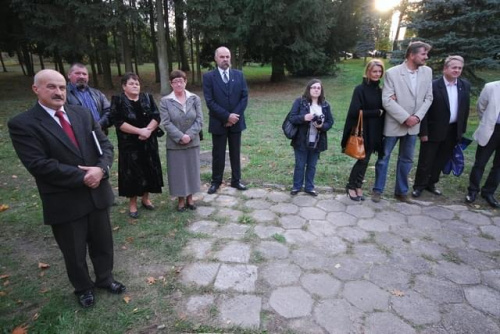 Zdjęcia z wernisażu wystawy "Fraktalne wymiary światła" udostępnił Michał Sokołowski. Na wystawie prezentowane są obrazy Martina Nielaby i fotografie Michała Sokołowskiego #Sobieszyn #Brzozowa