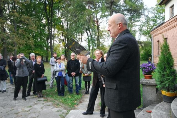 Zdjęcia z wernisażu wystawy "Fraktalne wymiary światła" udostępnił Michał Sokołowski. Na wystawie prezentowane są obrazy Martina Nielaby i fotografie Michała Sokołowskiego #Sobieszyn #Brzozowa