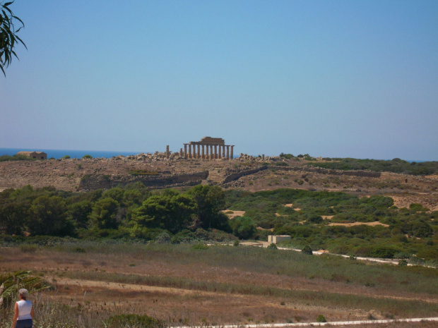 Akropol wznosi się ponad morzem #Sycylia #Selinunte