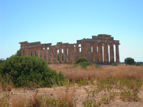 Świątynia E ze swoimi kolumnami doryckimi #Sycylia #Selinunte