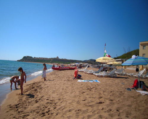 Bardzo sympatyczna plaża w Marinelli #Sycylia #Marinella