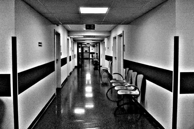 szpitalny korytarz (przepraszam, z komórki)