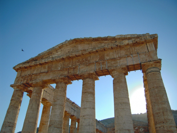 We wnętrzu Świątyni brak architektonicznych elementów #Sycylia #Segesta
