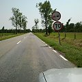 Koleiny - brak oznaczenia, ale ograniczenie do 70 km/h jest! Tylko dlaczego zakaz wyprzedzania? I dlaczego znaki poziome nie są tożsame z pionowymi? Droga krajowa nr 63 z Pisza.