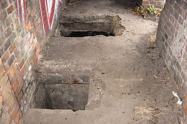 Wnętrze bunkra, tuż przy wejściu #bunkier #TwierdzaKraków