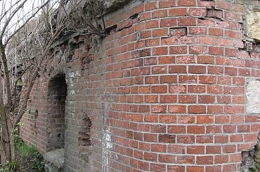 Narożnik i widoczny betonowy strop #bunkier #TwierdzaKraków