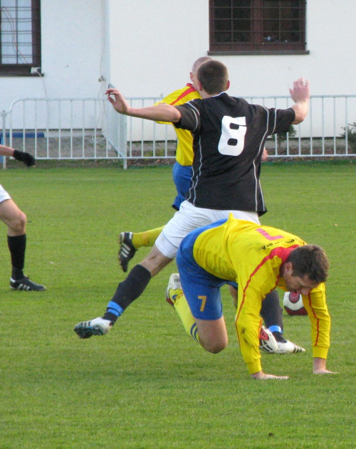 Piast Tuczempy - Pogoń Leżajsk (1:1), 11.11.2011 r. - IV liga podkarpacka #IVLiga #lezajsk #lezajsktm #leżajsk #piast #PiłkaNożna #pogon #pogoń #PogońLeżajsk #seniorzy #sport #tuczempy