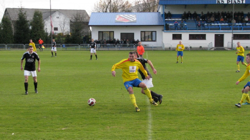 Piast Tuczempy - Pogoń Leżajsk (1:1), 11.11.2011 r. - IV liga podkarpacka #IVLiga #lezajsk #lezajsktm #leżajsk #piast #PiłkaNożna #pogon #pogoń #PogońLeżajsk #seniorzy #sport #tuczempy