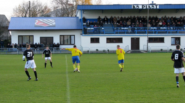 Piast Tuczempy - Pogoń Leżajsk (1:1), 11.11.2011 r. - IV liga podkarpacka #IVLiga #lezajsk #lezajsktm #leżajsk #piast #PiłkaNożna #pogon #pogoń #PogońLeżajsk #seniorzy #sport #tuczempy