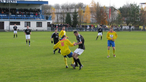 Piast Tuczempy - Pogoń Leżajsk (1:1), 11.11.2011 r. - IV liga podkarpacka #IVLiga #lezajsk #lezajsktm #leżajsk #piast #PiłkaNożna #pogon #pogoń #PogońLeżajsk #seniorzy #sport #tuczempy