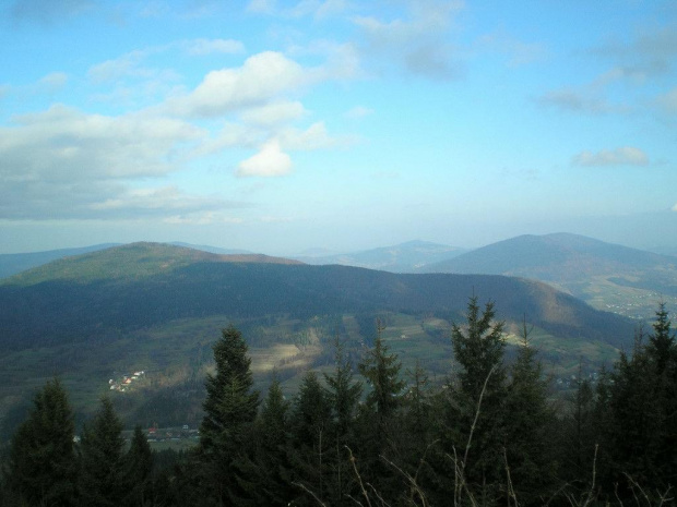 Szczebel (za nim Lubomir i Łysina), Wierzbanowska Góra, Ciecień i Lubogoszcz z Lubonia Wielkiego #góry #beskidy #BeskidWyspowy #LubońWielki
