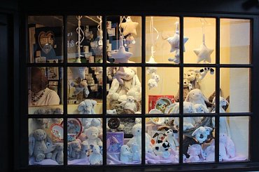 #Sklep #ulica #wystawa #Huntingdon #spacer