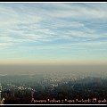 Widok na Kraków z wierzchołka Kopca, przy bezchmurnym grudniowym niebie, ale niestety widać głównie grudniowy krakowski smog ;/ może w lecie będzie lepiej ...