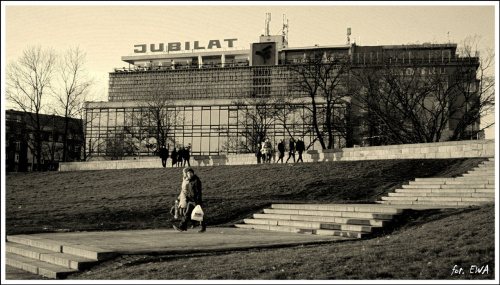 Architektura lat 60-tych w Krakowie: DH Jubilat wg projektu Jadwigi Sanickiej otwarto 20 lipca 1969 r.