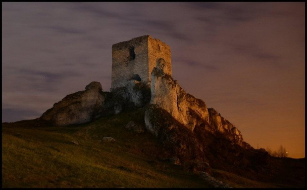Olsztyński zamek nocą ...
Coś dla ucha : http://www.youtube.com/watch?v=2oP2v05JqXU