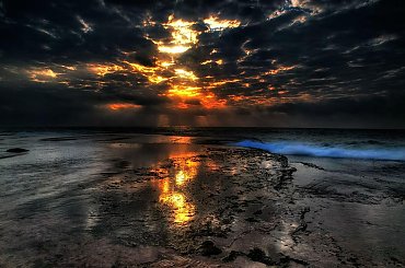 niepowtarzalny wschod tylko dzieki chmurom #chmury #ocean #poranek #przyroda #woda #WschódSłońca