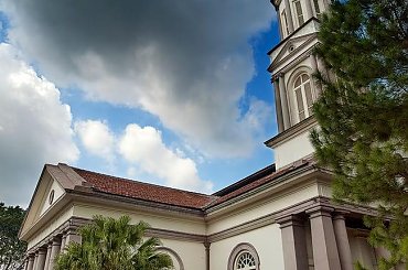 Kosciol #chmury #gory #ocean #poranek #przyroda #woda #WschodSlonca