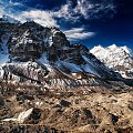widok na ogromny lodowiec, ktorego wielkosci nie jest w stanie oddac zadna fotografia #góry #Himalaje #ludzie #natura #Nepal #przyroda