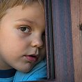 Przez okno... #arietiss #dziecko #ludzie #portret