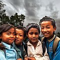 dzieciaki po szkole #góry #Himalaje #ludzie #natura #Nepal #przyroda