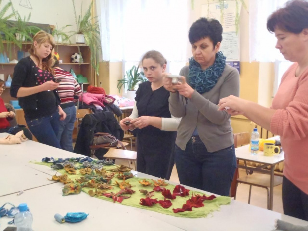 Zdjęcia z przygotowania ozdób świątecznych, filcowania i Jarmarku Bożonarodzeniowego udostępniła Renata Galas. Ozdoby przygotowywali słuchacze Szkoły policelanej kształcącej w zawodzie florysta #Sobieszyn #Brzozowa