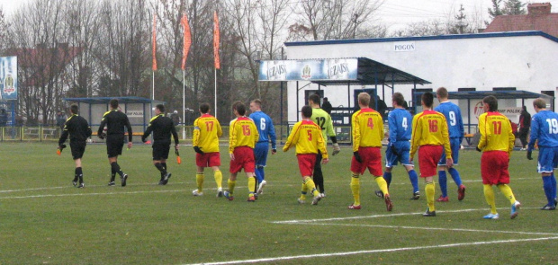 Pogoń Leżajsk - Stal Mielec (3:2), 19.11.2011 r. - 1/2 Okręgowego Pucharu Polski #lezajsk #lezajsktm #leżajsk #mielec #PiłkaNożna #pogon #pogoń #PogońLeżajsk #sport #stal #StalMielec