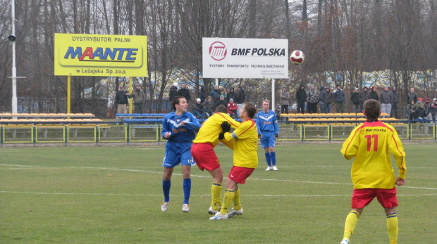 Pogoń Leżajsk - Stal Mielec (3:2), 19.11.2011 r. - 1/2 Okręgowego Pucharu Polski #lezajsk #lezajsktm #leżajsk #mielec #PiłkaNożna #pogon #pogoń #PogońLeżajsk #sport #stal #StalMielec