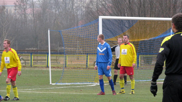 Pogoń Leżajsk - Stal Mielec (3:2), 19.11.2011 r. - 1/2 Okręgowego Pucharu Polski #lezajsk #lezajsktm #leżajsk #mielec #PiłkaNożna #pogon #pogoń #PogońLeżajsk #sport #stal #StalMielec