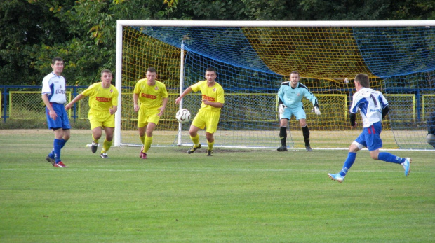 Pogoń Leżajsk - Czuwaj Przemyśl (2:2), 08.10.2011 r. - IV liga podkarpacka #czuwaj #CzuwajPrzemyśl #lezajsk #lezajsktm #leżajsk #PiłkaNożna #pogon #pogoń #PogońLeżajsk #przeworsk #sport