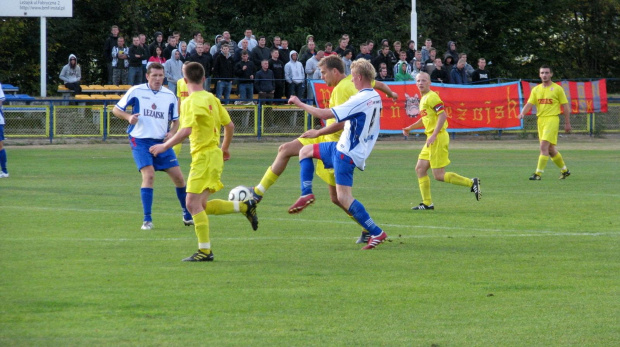 Pogoń Leżajsk - Czuwaj Przemyśl (2:2), 08.10.2011 r. - IV liga podkarpacka #czuwaj #CzuwajPrzemyśl #lezajsk #lezajsktm #leżajsk #PiłkaNożna #pogon #pogoń #PogońLeżajsk #przeworsk #sport