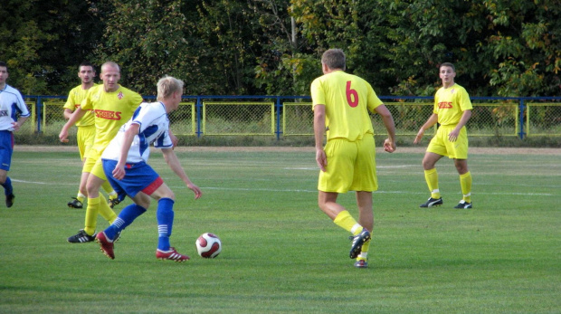 Pogoń Leżajsk - Czuwaj Przemyśl (2:2), 08.10.2011 r. - IV liga podkarpacka #czuwaj #CzuwajPrzemyśl #lezajsk #lezajsktm #leżajsk #PiłkaNożna #pogon #pogoń #PogońLeżajsk #przeworsk #sport