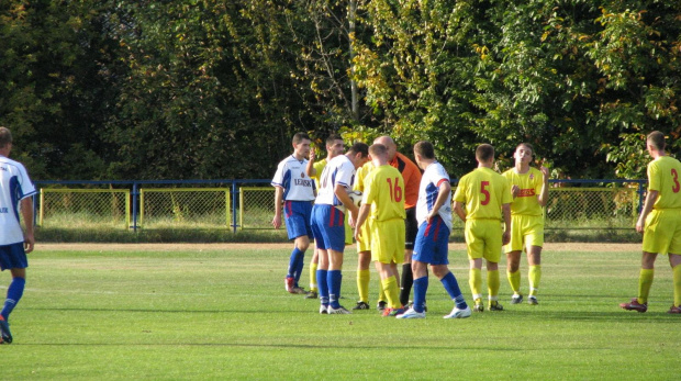 Pogoń Leżajsk - Czuwaj Przemyśl (2:2), 08.10.2011 r. - IV liga podkarpacka #czuwaj #CzuwajPrzemyśl #lezajsk #lezajsktm #leżajsk #PiłkaNożna #pogon #pogoń #PogońLeżajsk #przeworsk #sport