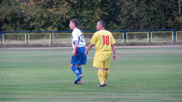 Pogoń Leżajsk - Czuwaj Przemyśl (2:2), 08.10.2011 r. - IV liga podkarpacka #czuwaj #CzuwajPrzemyśl #lezajsk #lezajsktm #leżajsk #PiłkaNożna #pogon #pogoń #PogońLeżajsk #przeworsk #sport