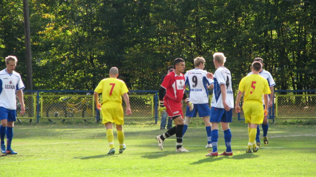 Pogoń Leżajsk - Czuwaj Przemyśl (2:2), 08.10.2011 r. - IV liga podkarpacka #czuwaj #CzuwajPrzemyśl #lezajsk #lezajsktm #leżajsk #PiłkaNożna #pogon #pogoń #PogońLeżajsk #przeworsk #sport