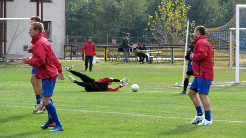 Pogoń Leżajsk - Czuwaj Przemyśl (2:2), 08.10.2011 r. - IV liga podkarpacka #czuwaj #CzuwajPrzemyśl #lezajsk #lezajsktm #leżajsk #PiłkaNożna #pogon #pogoń #PogońLeżajsk #przeworsk #sport