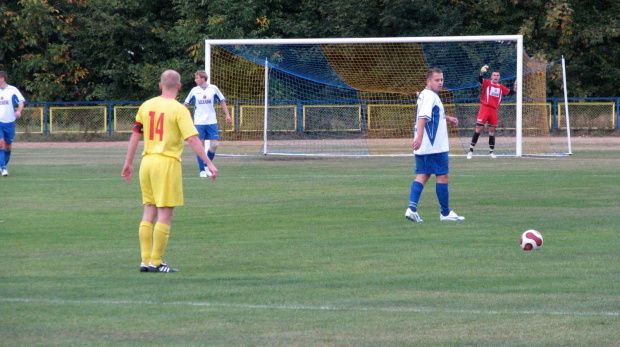 Pogoń Leżajsk - Czuwaj Przemyśl (2:2), 08.10.2011 r. - IV liga podkarpacka #czuwaj #CzuwajPrzemyśl #lezajsk #lezajsktm #leżajsk #PiłkaNożna #pogon #pogoń #PogońLeżajsk #przeworsk #sport