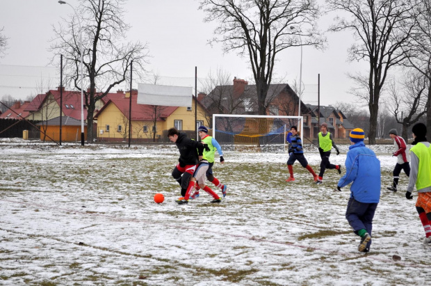 Pogoń Leżajsk - Huragan Gniewczyna (3:1), 22.02.2013 r. - Juniorzy starsi i młodsi #pogoń #pogon #leżajsk #lezajsk #PogońLeżajsk #lezajsktm #gniewczyna #HuraganGniewczyna