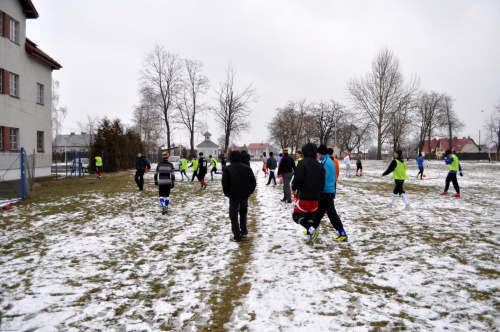 Pogoń Leżajsk - Huragan Gniewczyna (3:1), 22.02.2013 r. - Juniorzy starsi i młodsi #pogoń #pogon #leżajsk #lezajsk #PogońLeżajsk #lezajsktm #gniewczyna #HuraganGniewczyna