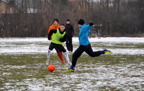 Pogoń Leżajsk - Huragan Gniewczyna (3:1), 22.02.2013 r. - Juniorzy starsi i młodsi #pogoń #pogon #leżajsk #lezajsk #PogońLeżajsk #lezajsktm #gniewczyna #HuraganGniewczyna