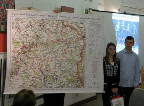Mapa, którą dostała szkoła za udział uczniów w konkursie