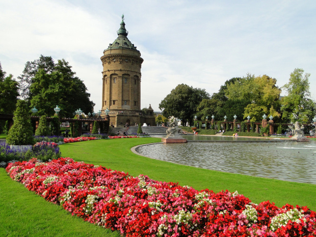 Mannheimer Wasserturm to wieża ciśnień w Mannheim, jeden z symboli miasta.