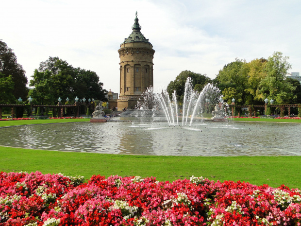 Mannheimer Wasserturm to wieża ciśnień w Mannheim, jeden z symboli miasta.