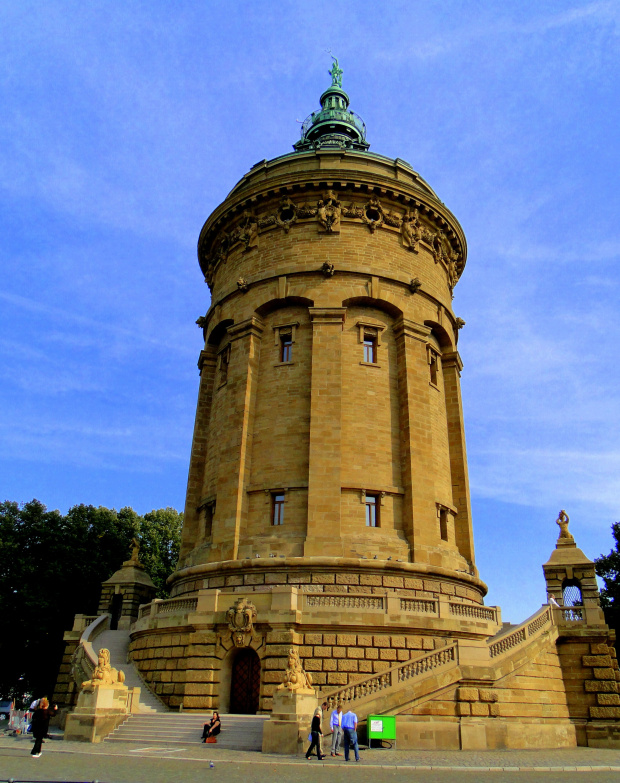 Mannheimer Wasserturm to wieża ciśnień w Mannheim, jeden z symboli miasta.